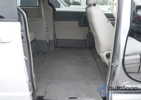 2008 Chrysler Town & Country Lx z USA, uszkodzony, nr VIN 2A8HR44H28R107609